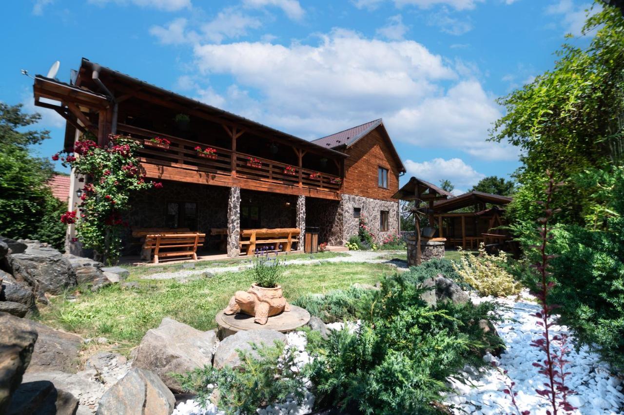 Casa De Vacanta Sadu מראה חיצוני תמונה